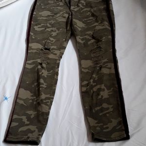 So Low Rise Camouflage Jeggings Ripped Distress  17 (juniors)